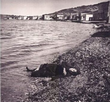 Φώκαια διωγμός, παραλία Μάιος 1914. [επιμ. Σοφ.].